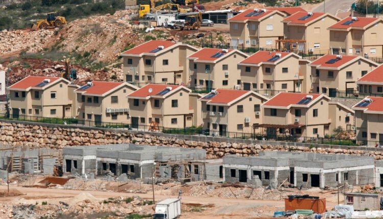 حكومة الاحتلال تعترف بـ 13 مستوطنة جديدة بالضفة الغربية